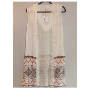 Lightweight sleeveless top